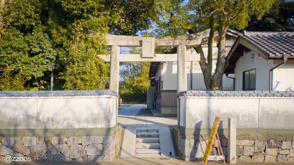 唐津神社の横の門