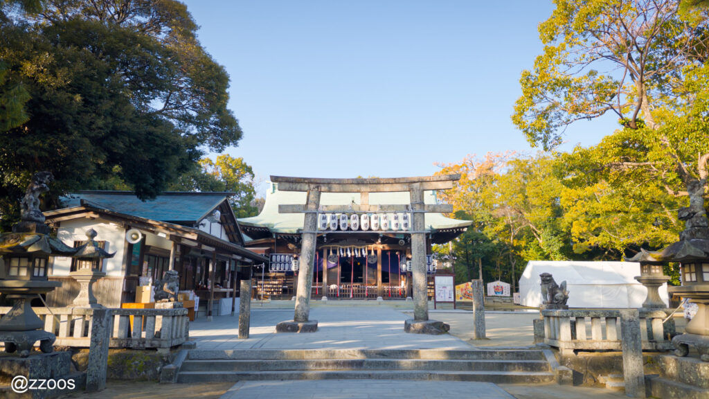 本殿の前の三の鳥居