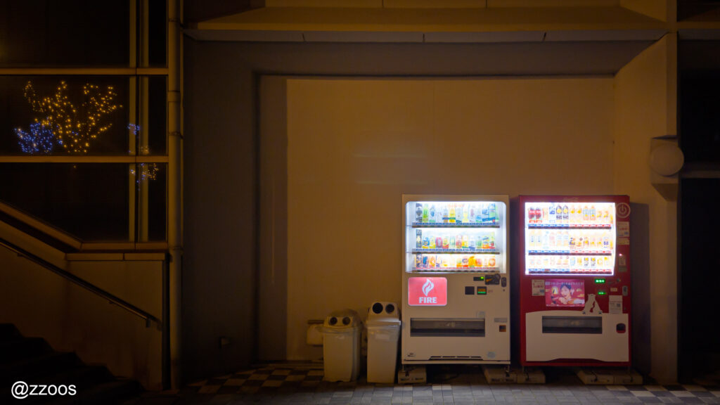 A vending machine in front of Karatsu Station.