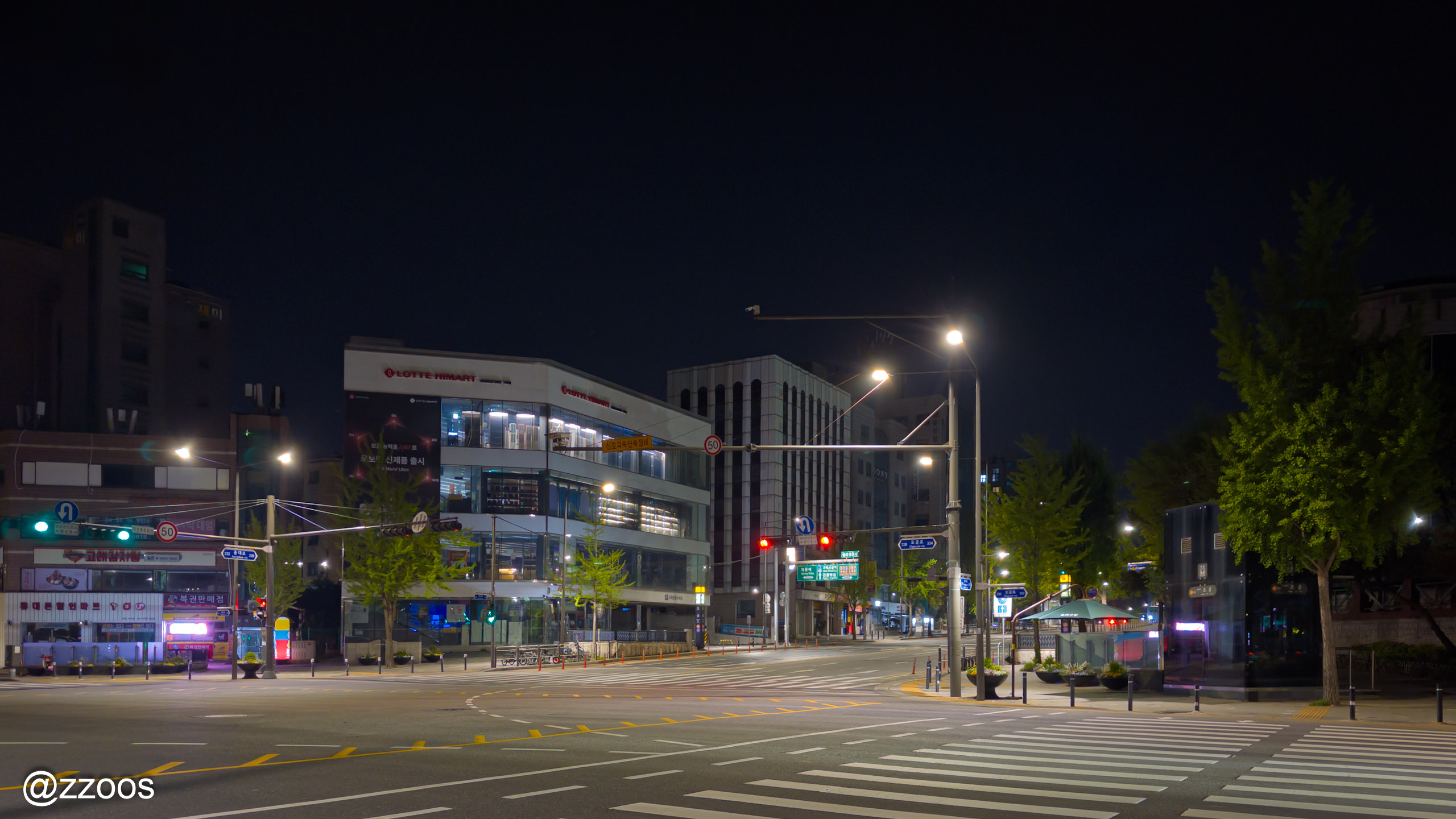 Pre-dawn street in Seoul before catching the airport bus to Incheon