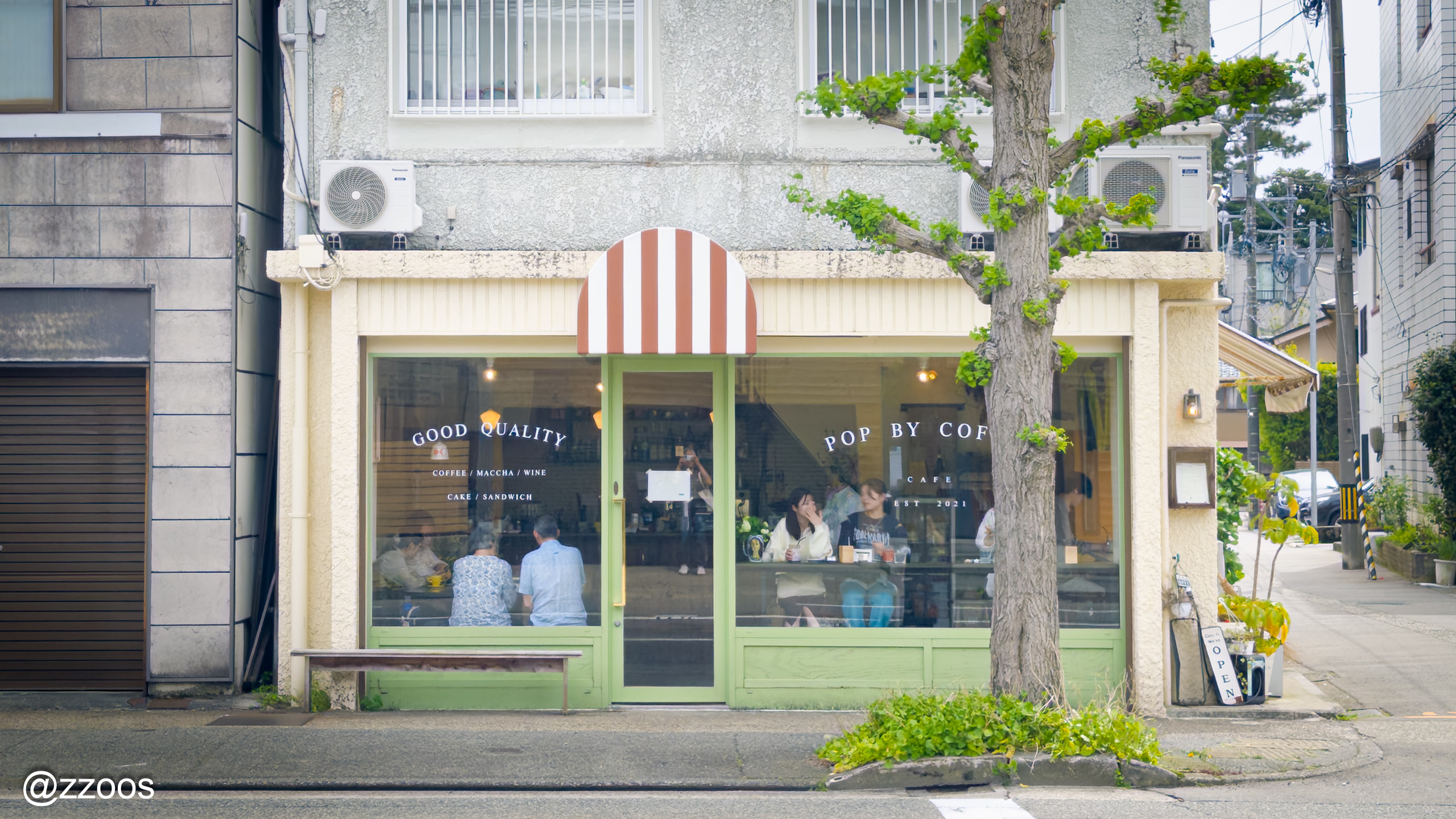 金沢の街で見つけたPOP BY COFFEEの外観