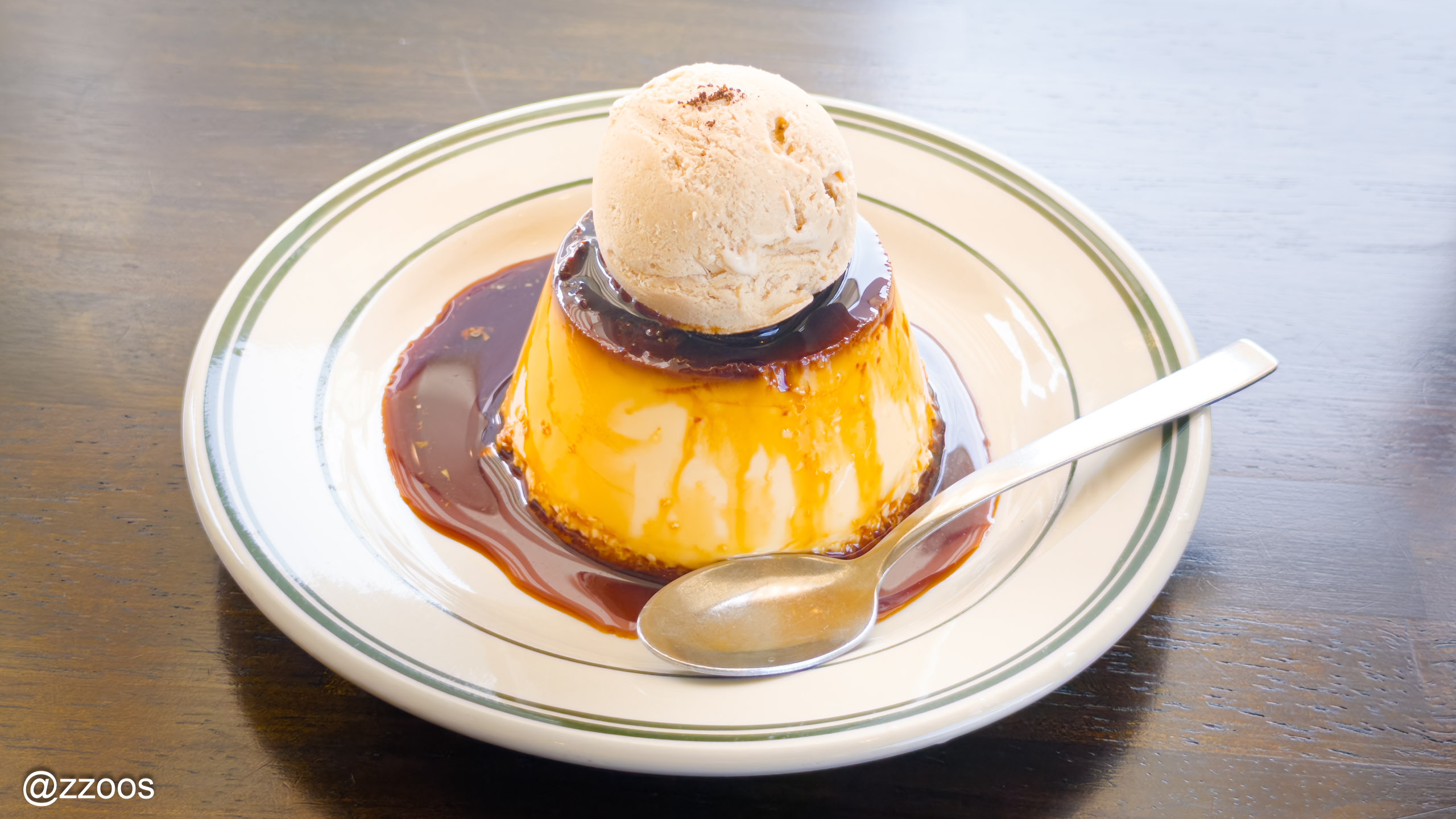 POP BY COFFEEの手作りコーヒーアイスクリームのプリン