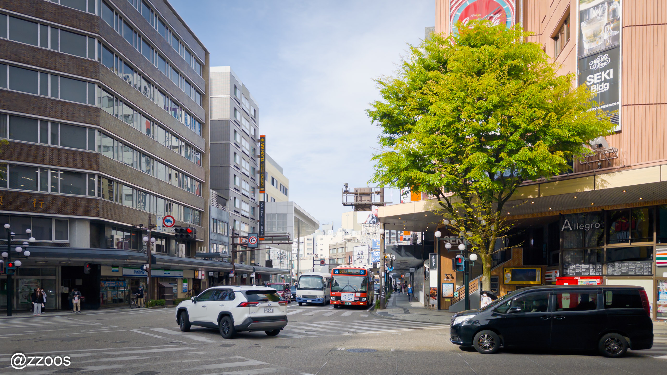 金沢・晴れた日の片町交差点