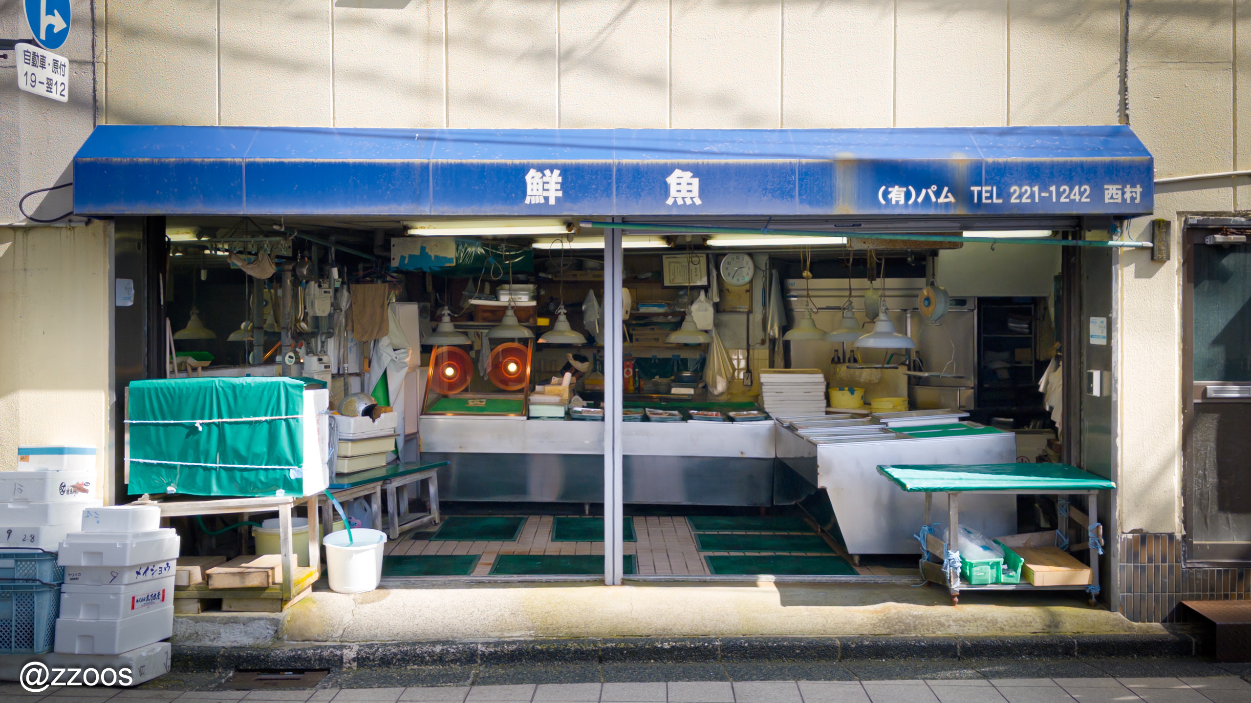 金沢・片町の裏路地で見かけた魚屋