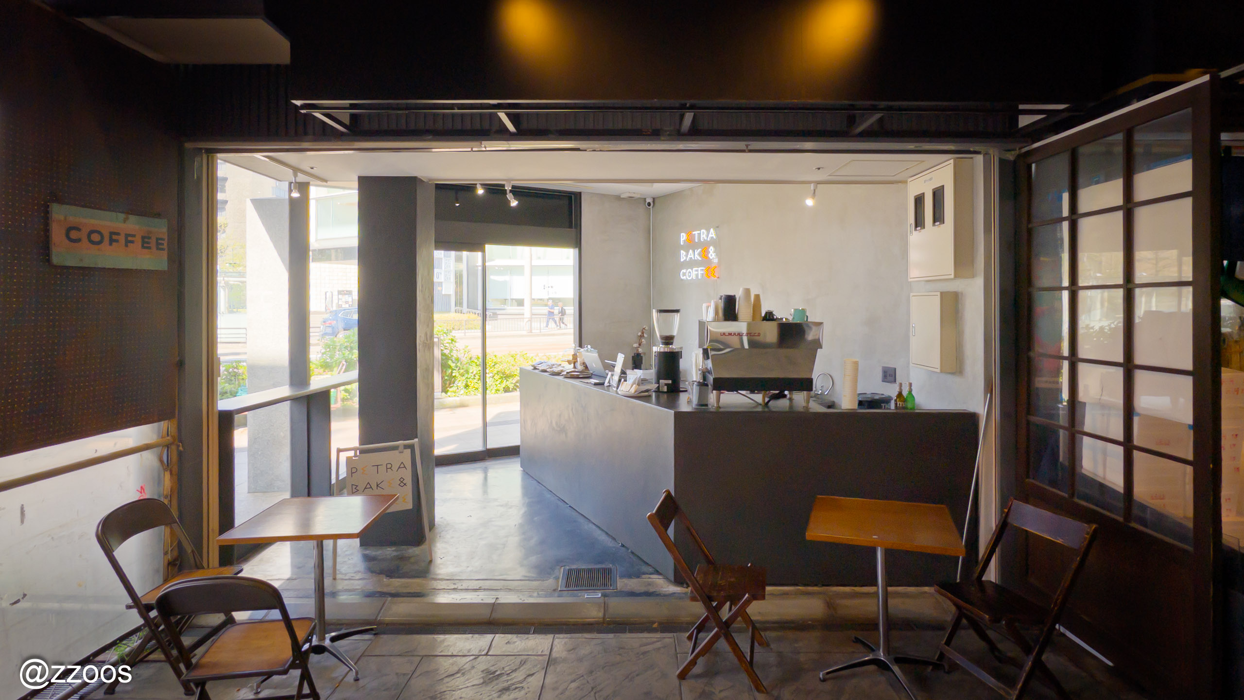 近江町市場内のPETRA BAKE&COFFEEカフェ