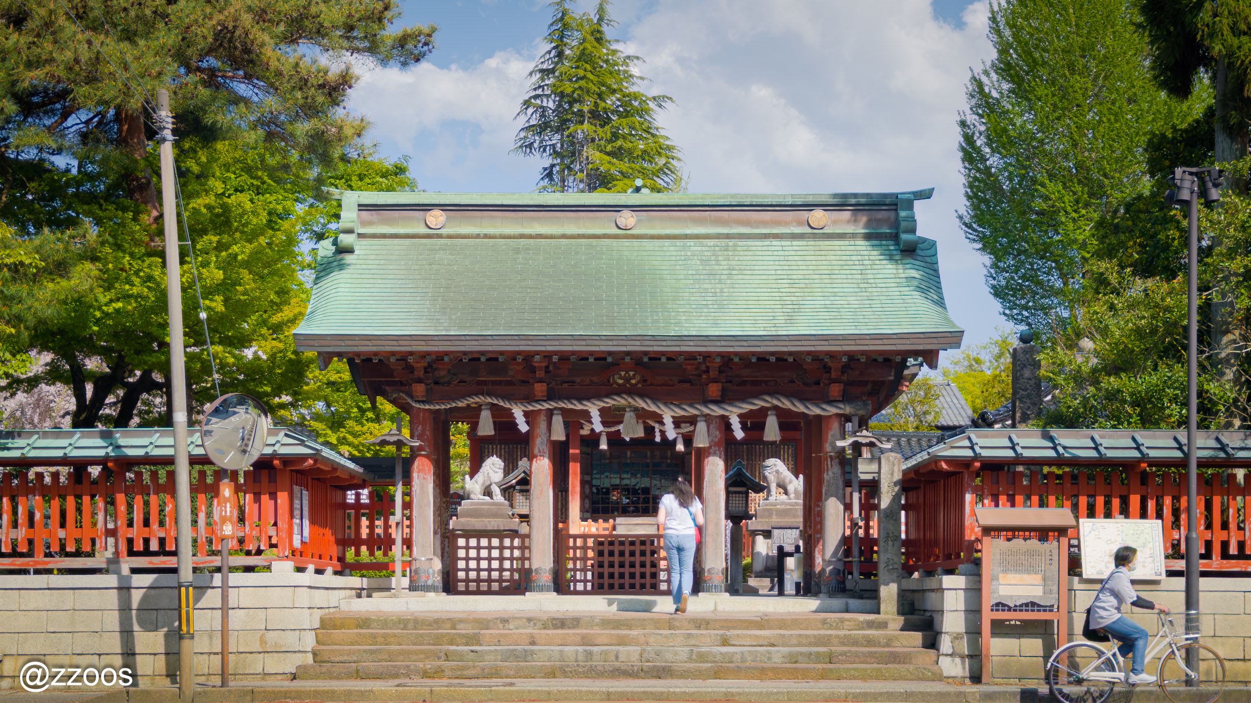 金沢・尾﨑神社の入口の風景