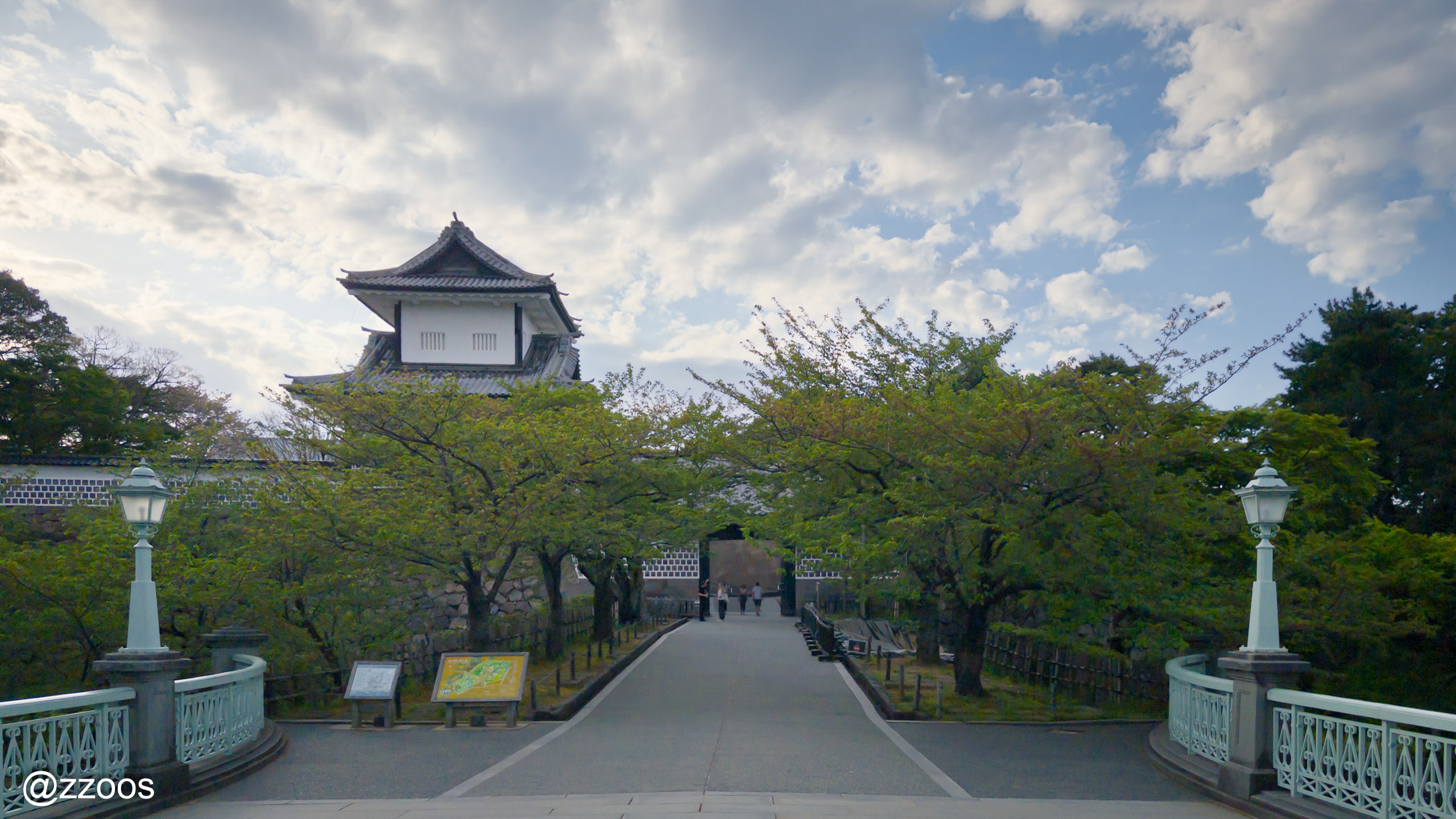 Ishikawamon Gate and Kanazawa Castle seen from Ishikawabashi