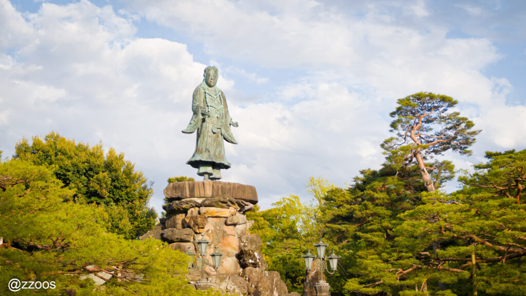 Bronze statue of Yamato Takeru at Kenrokuen Garden