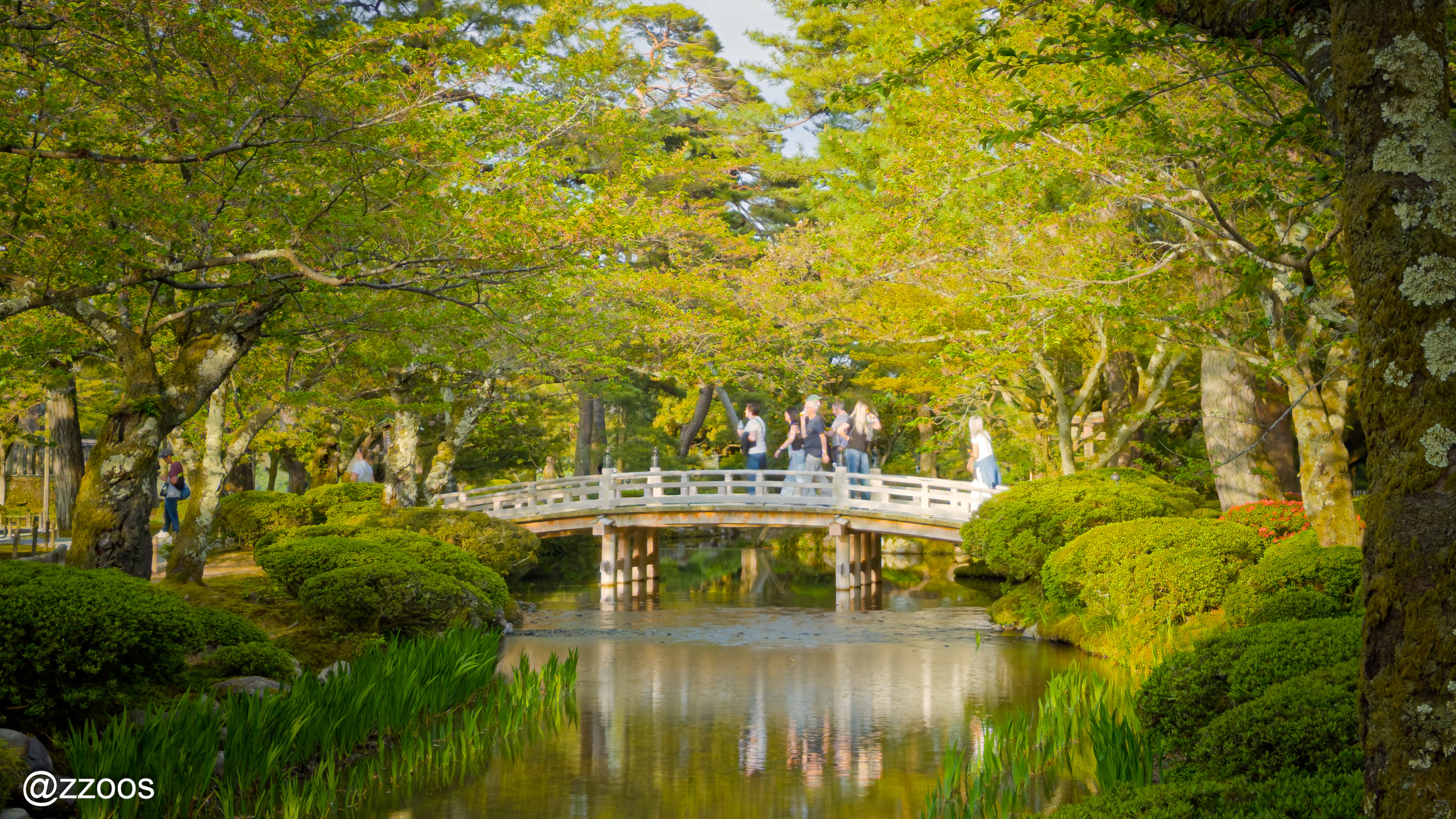 Hanami-bashi bridge at Kenrokuen Garden