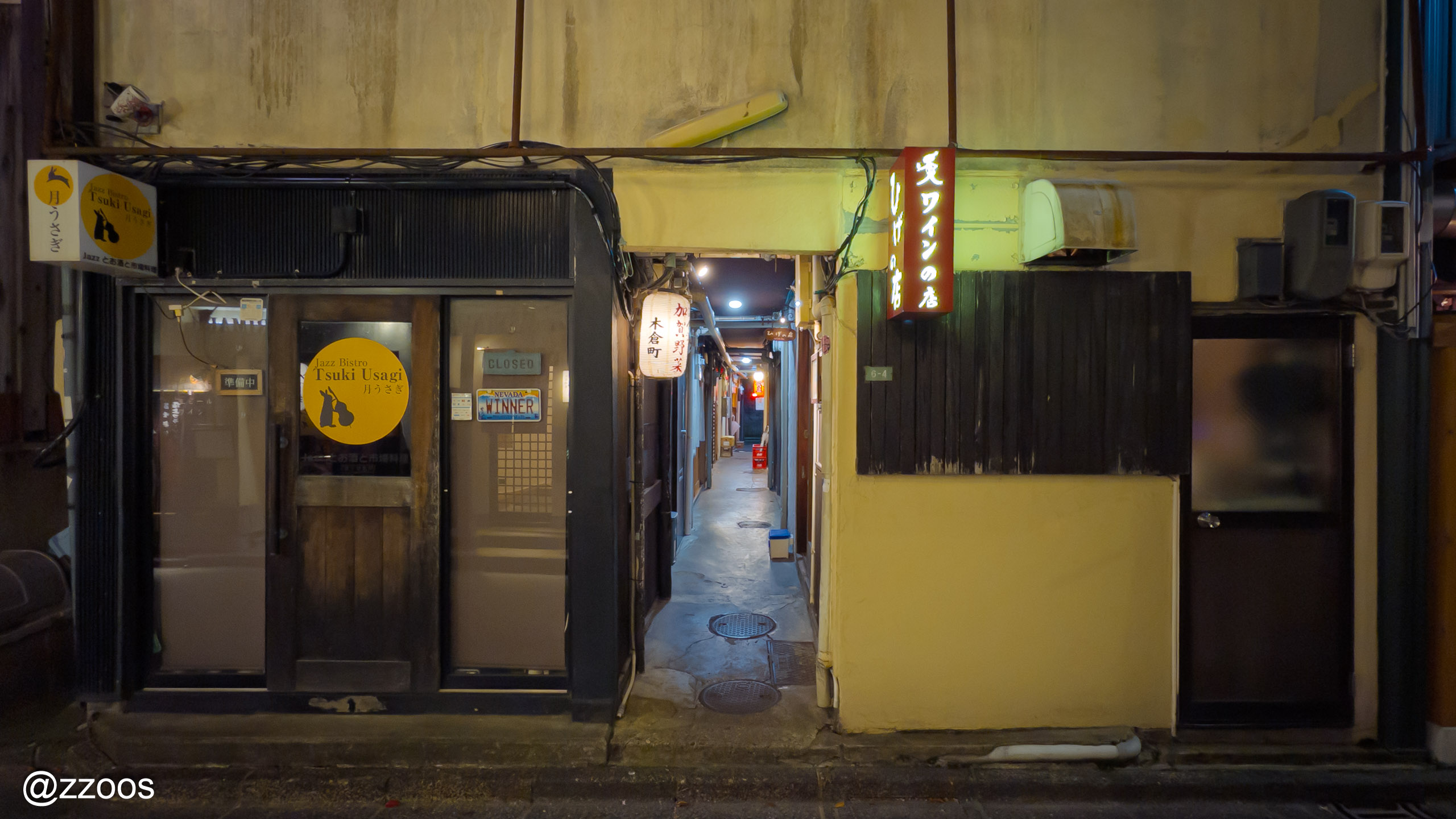 やきとり横丁の路地入口