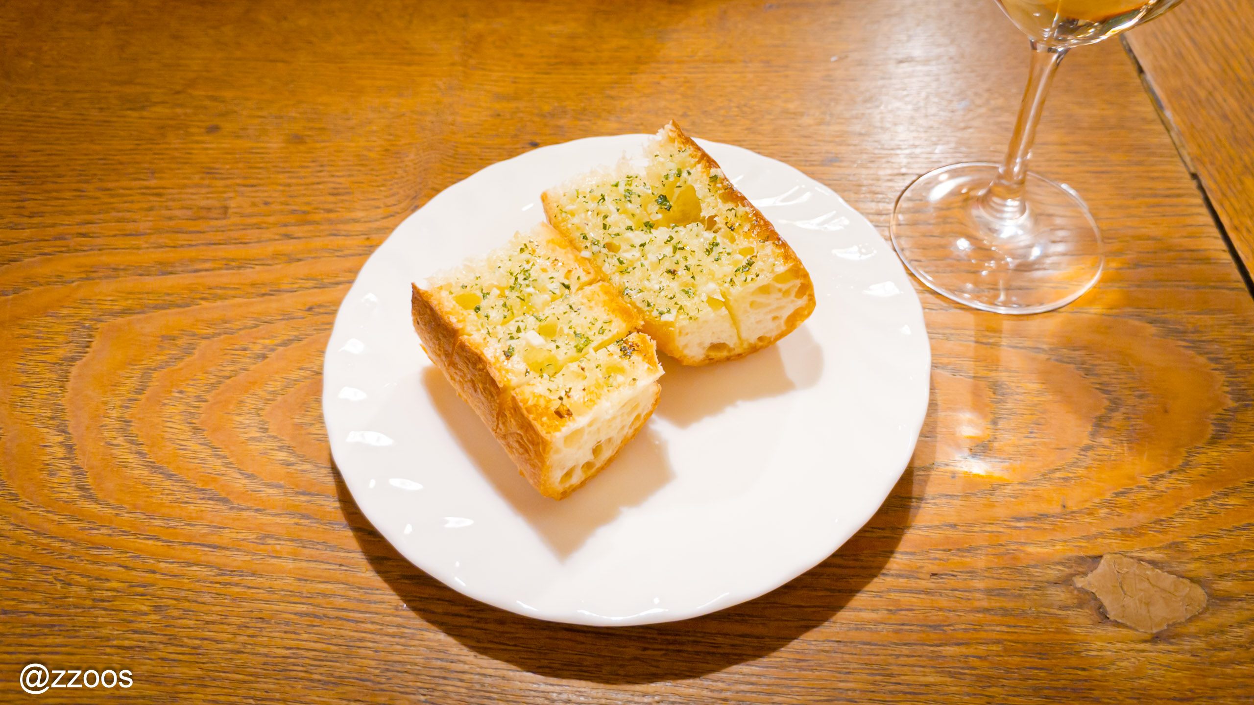 ひげの店のガーリックトースト