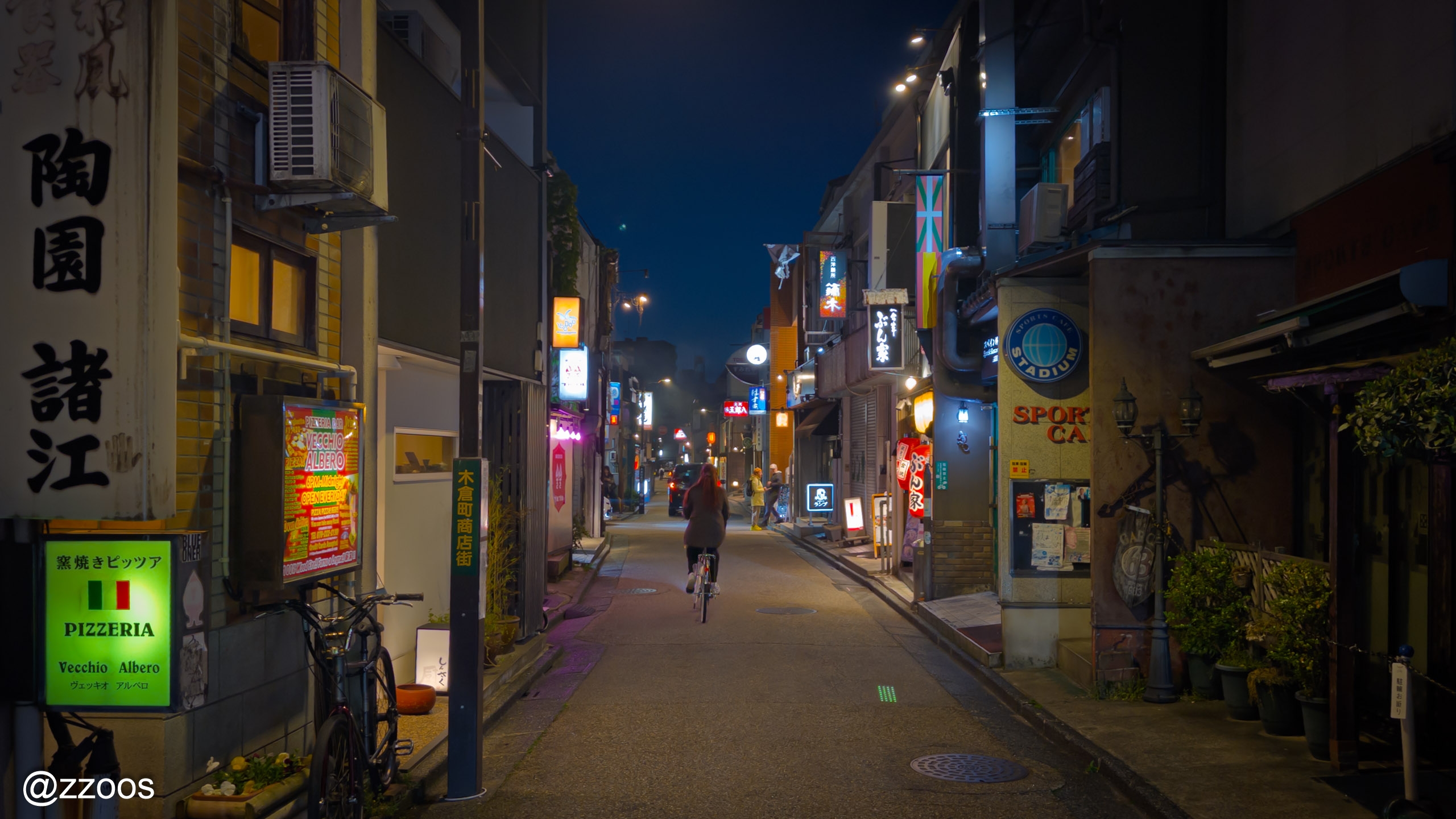 金沢・木倉町の路地の夜景