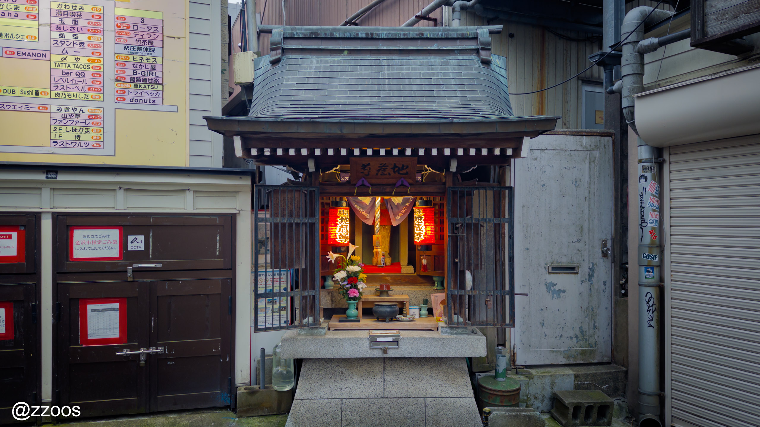 金沢・新天地の守り神、開運と出世の菩薩像を祀る小さな祠