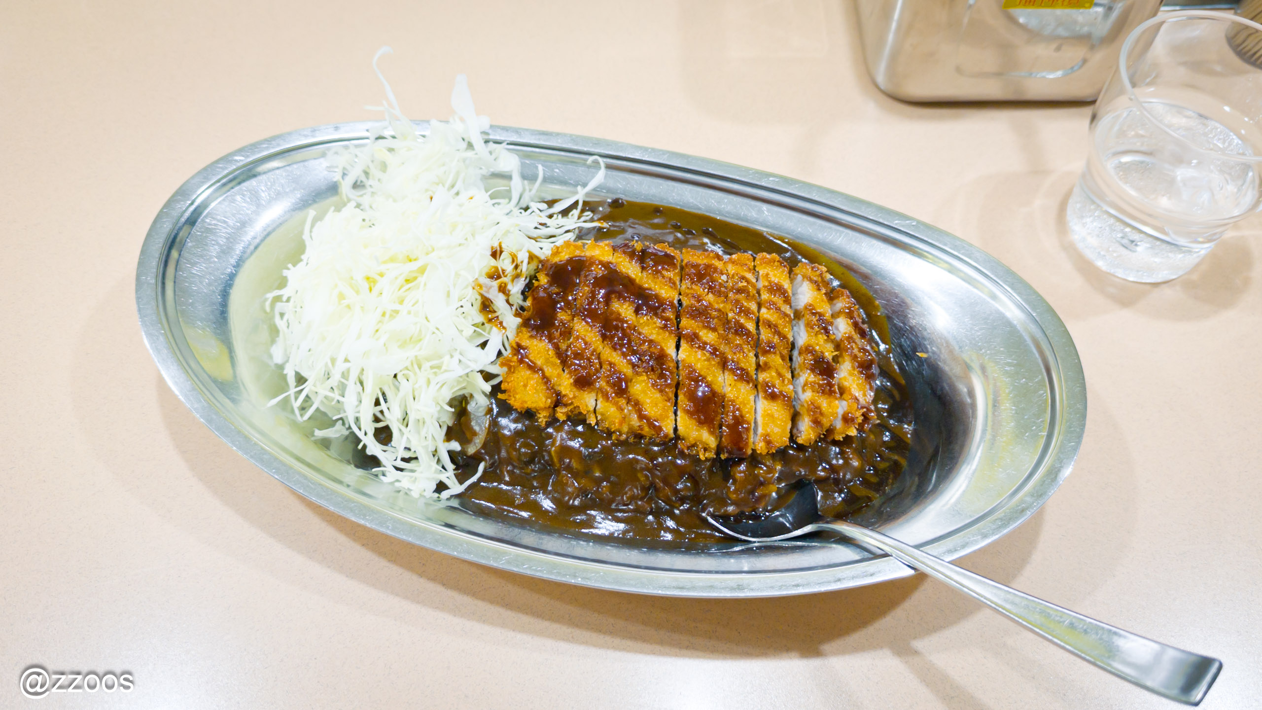 金沢カレー、ロースカツカレーの全体ビジュアル