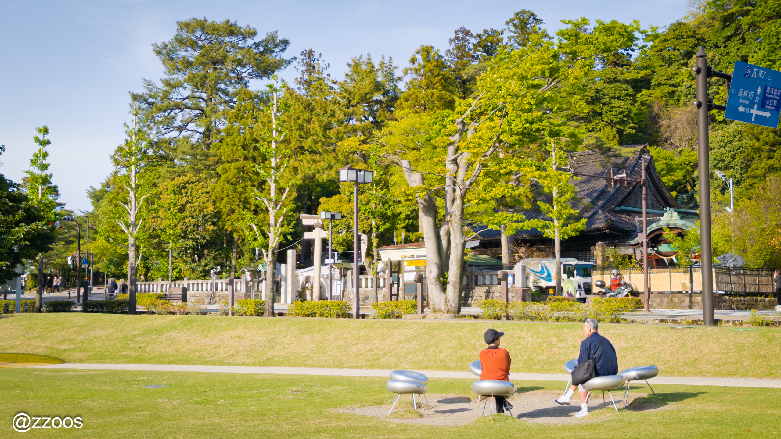 美術館の中庭から見た兼六園方向の眺め