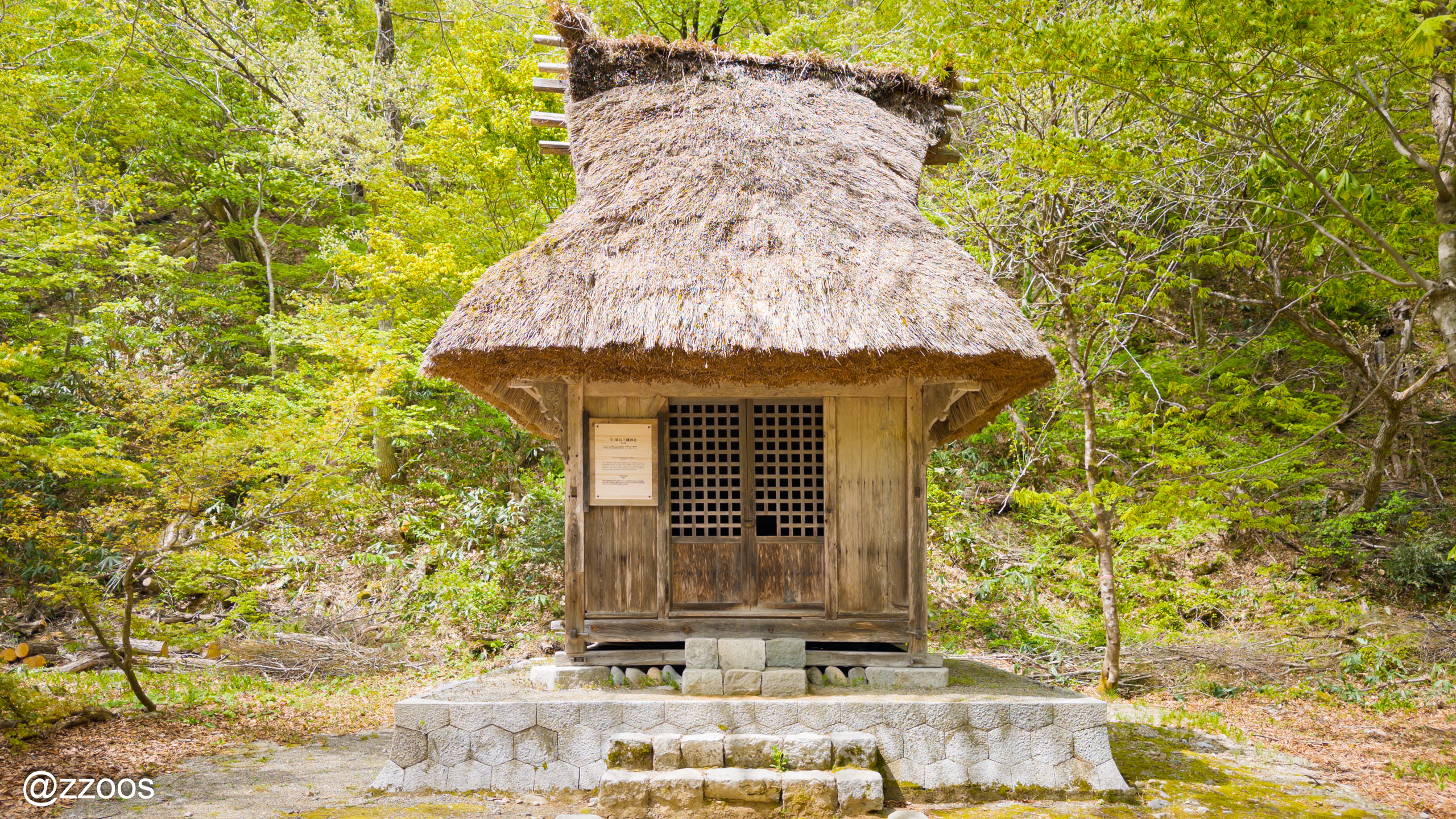 Hatogaya Hachiman Shrine with a gassho-zukuri roof