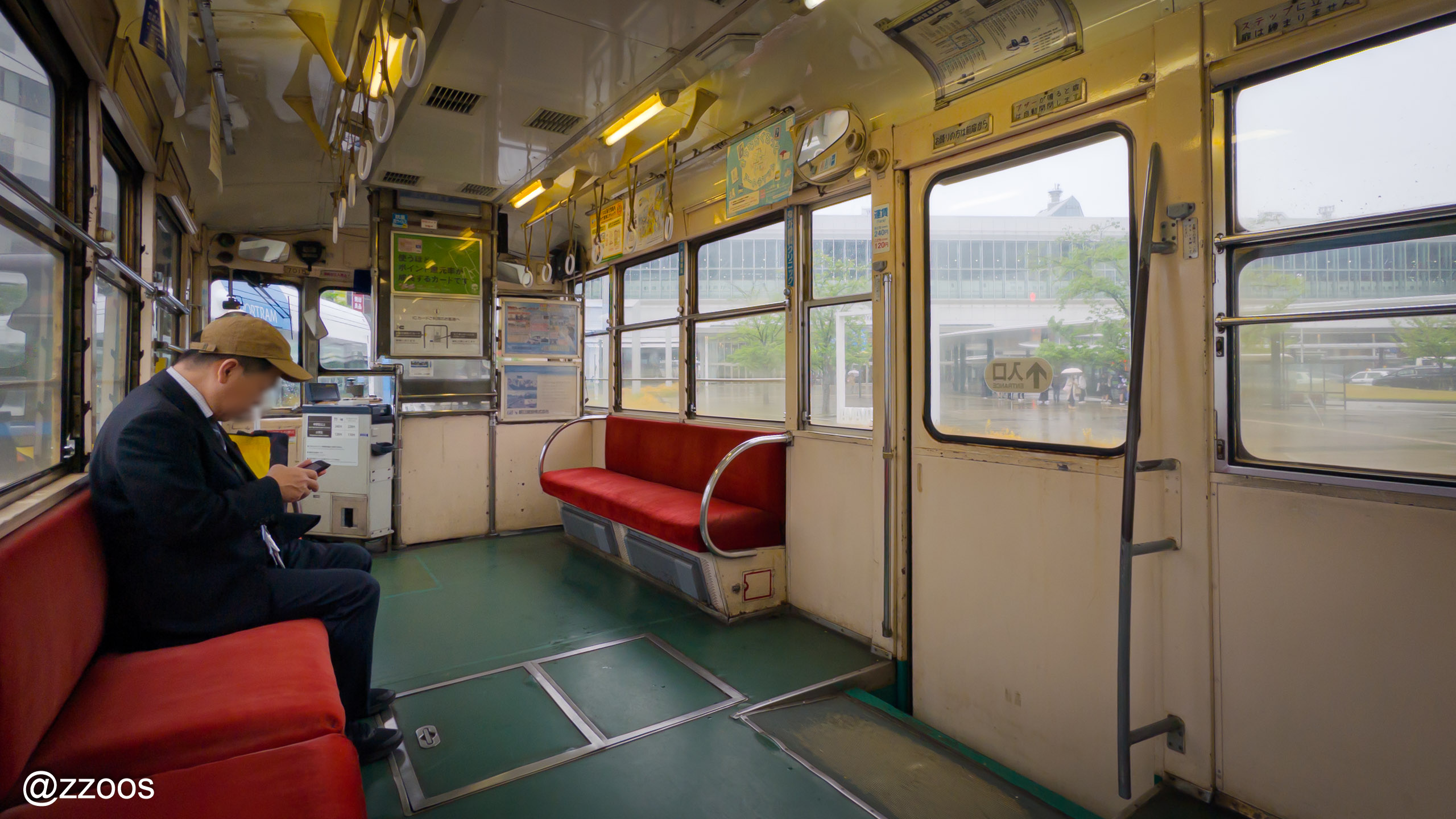 年季の入った富山の路面電車の内部