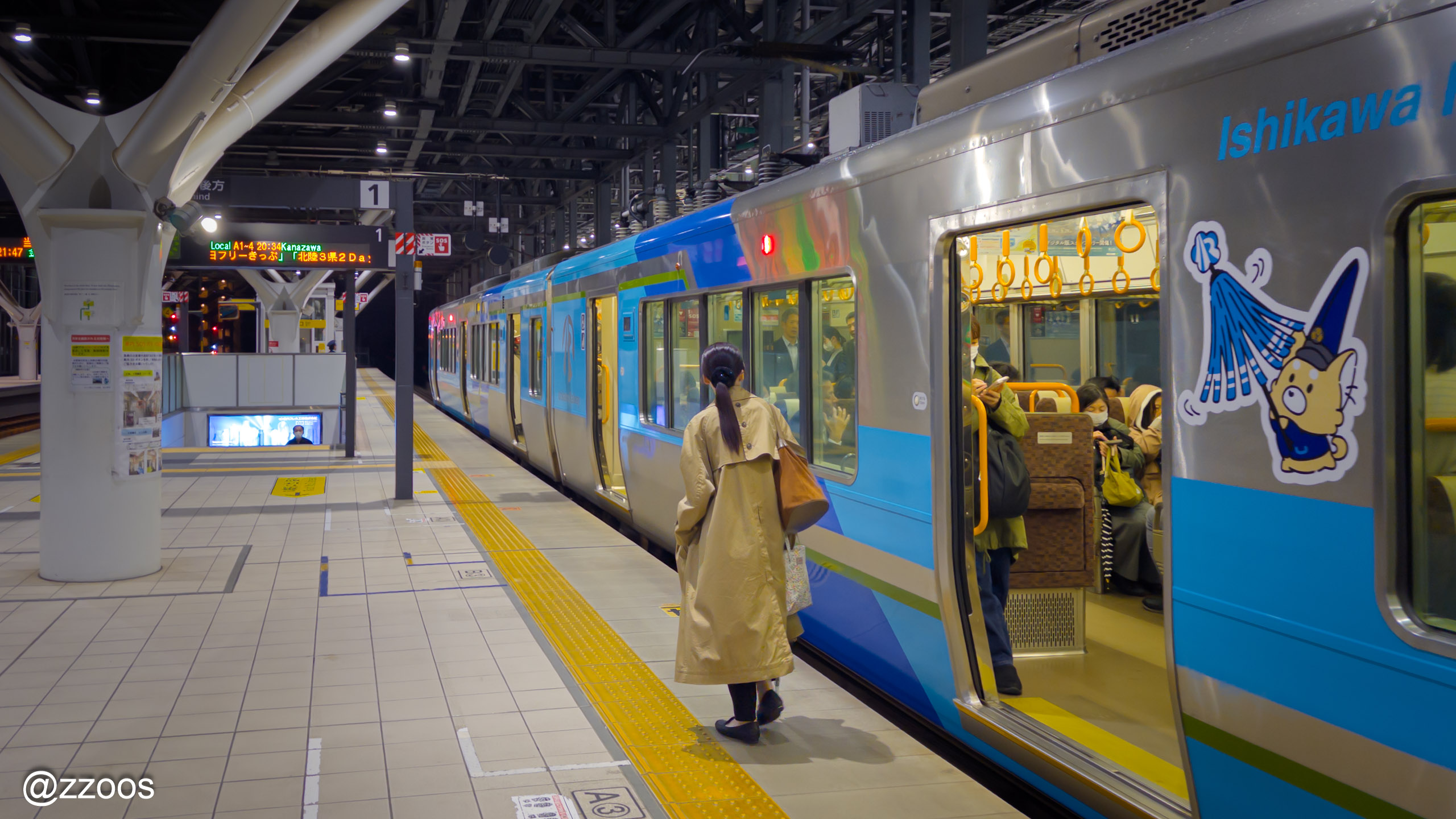 金沢へ戻るIRいしかわ鉄道の列車