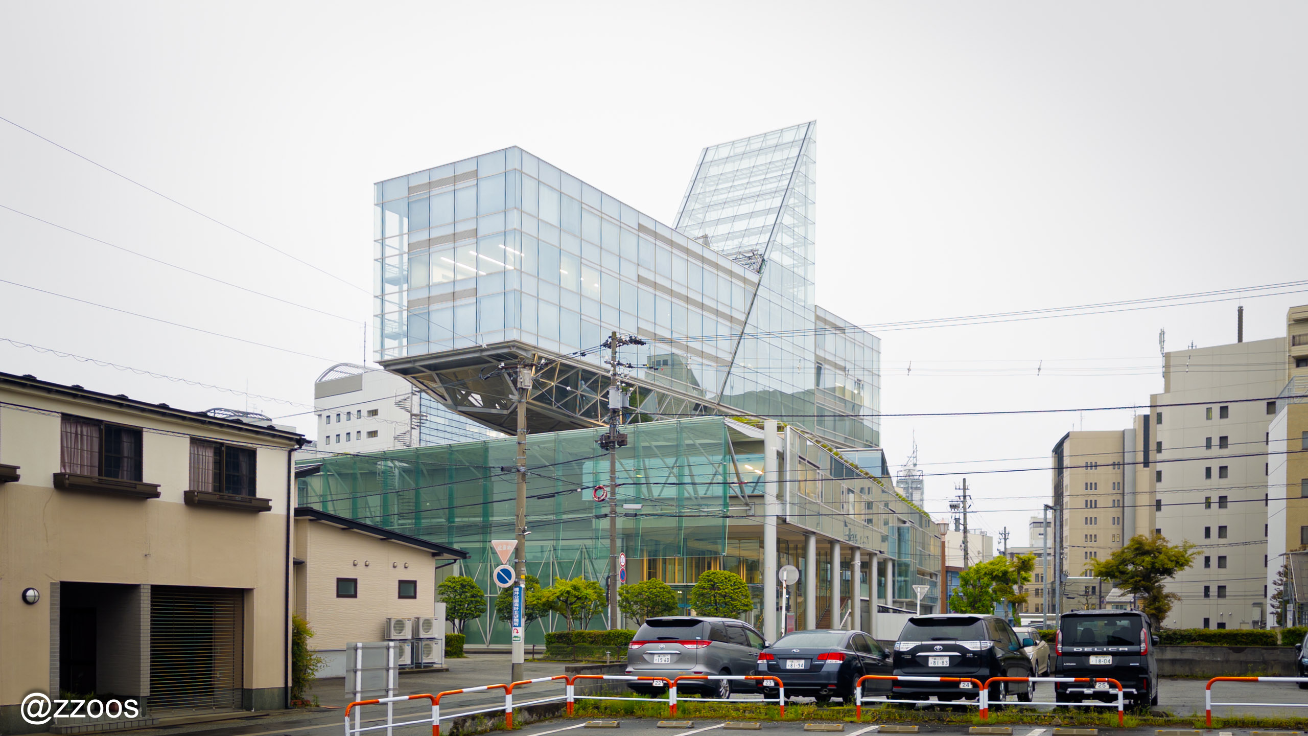サンシップとやまの全景
