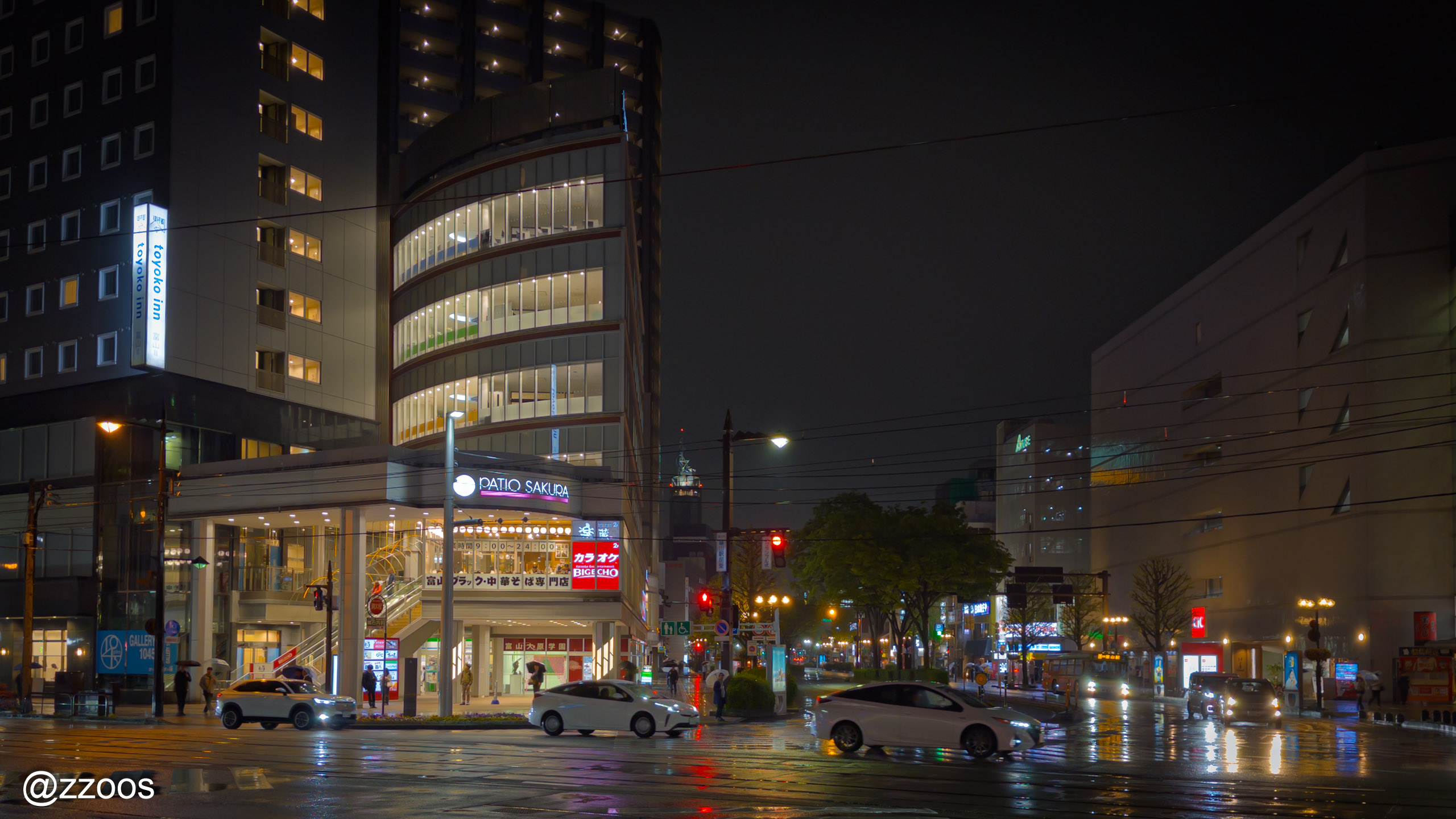 富山駅前の繁華街
