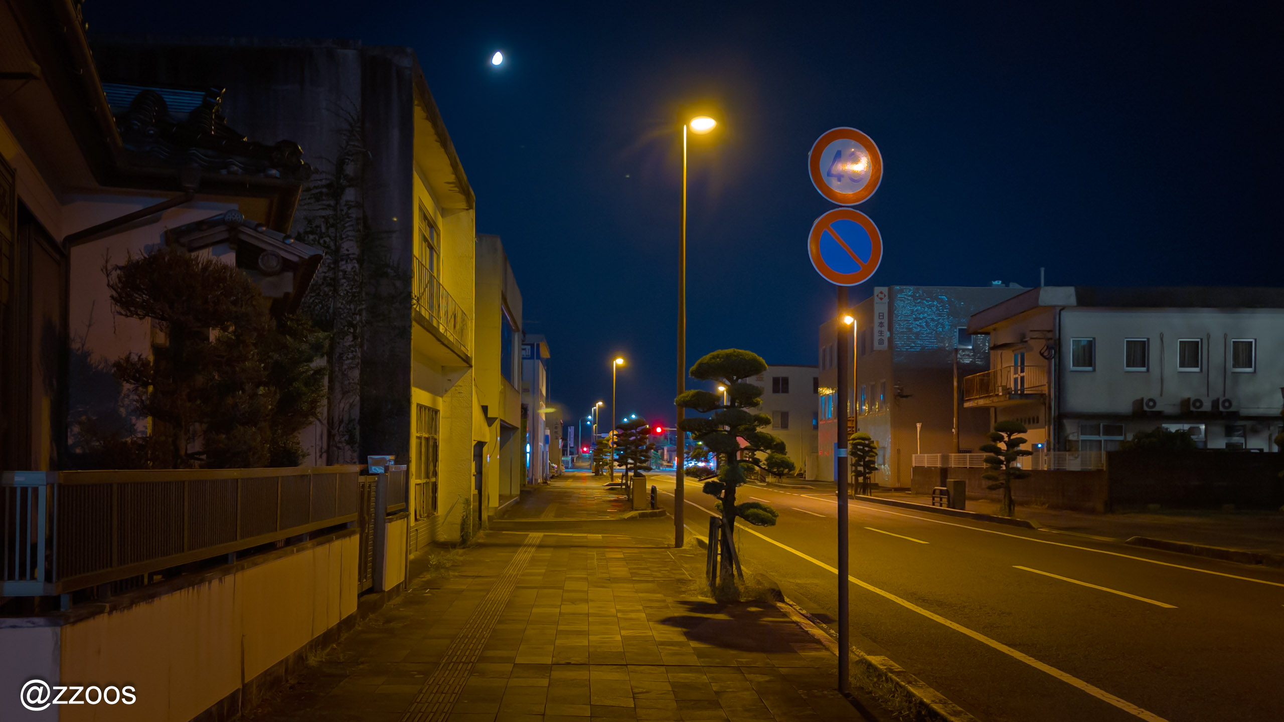 A quiet street in front of Izumi Station