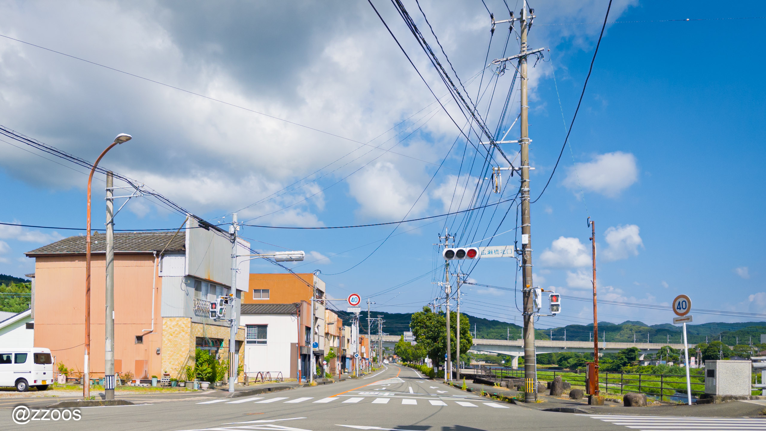 An intersection in Izumi under the summer sun