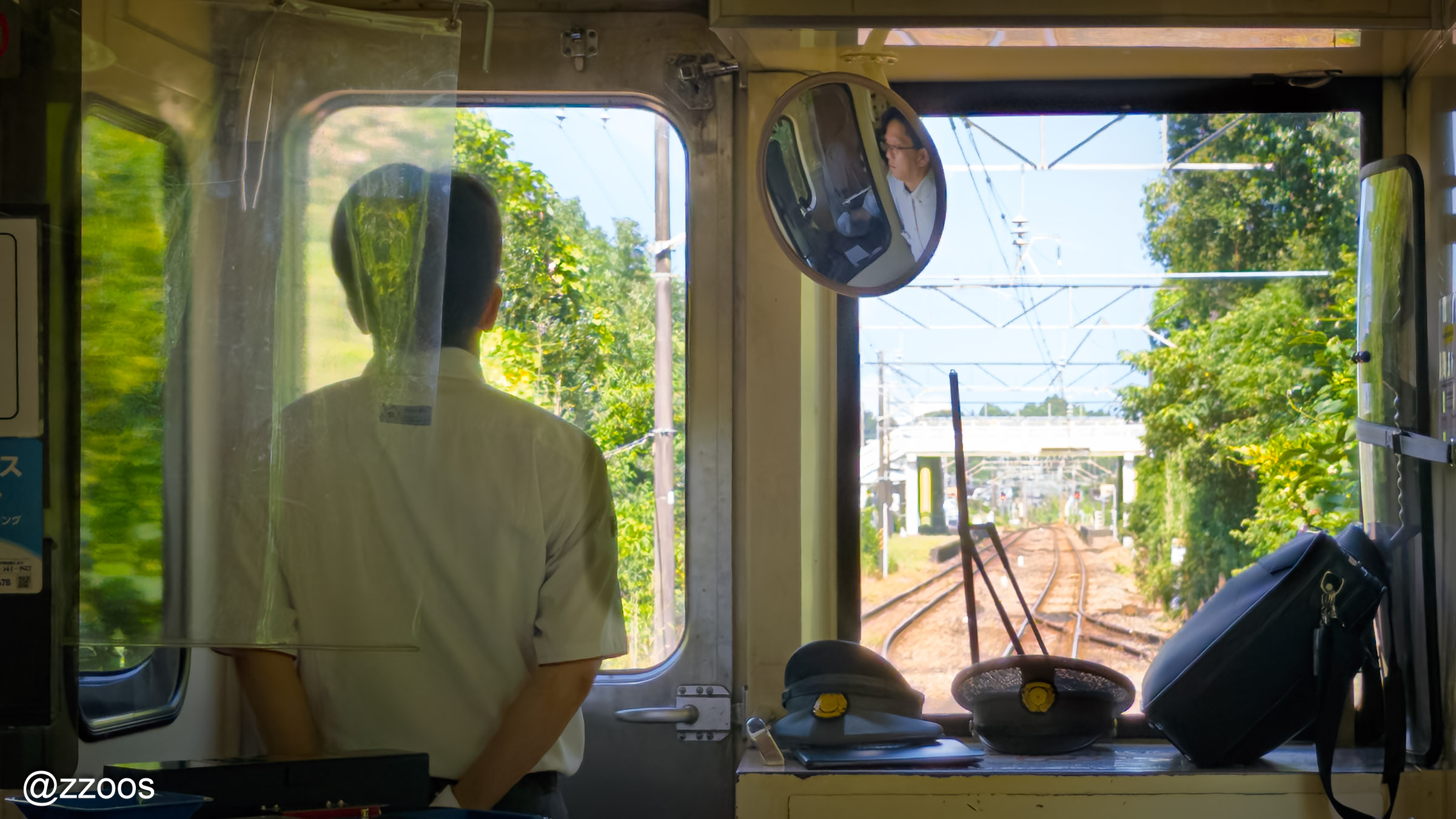 肥薩おれんじ鉄道の車窓の外につづく森