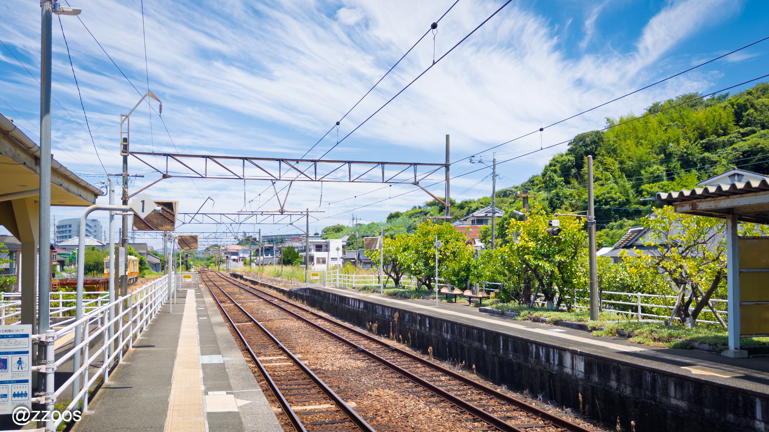 列車が去ったあとの阿久根駅のホーム