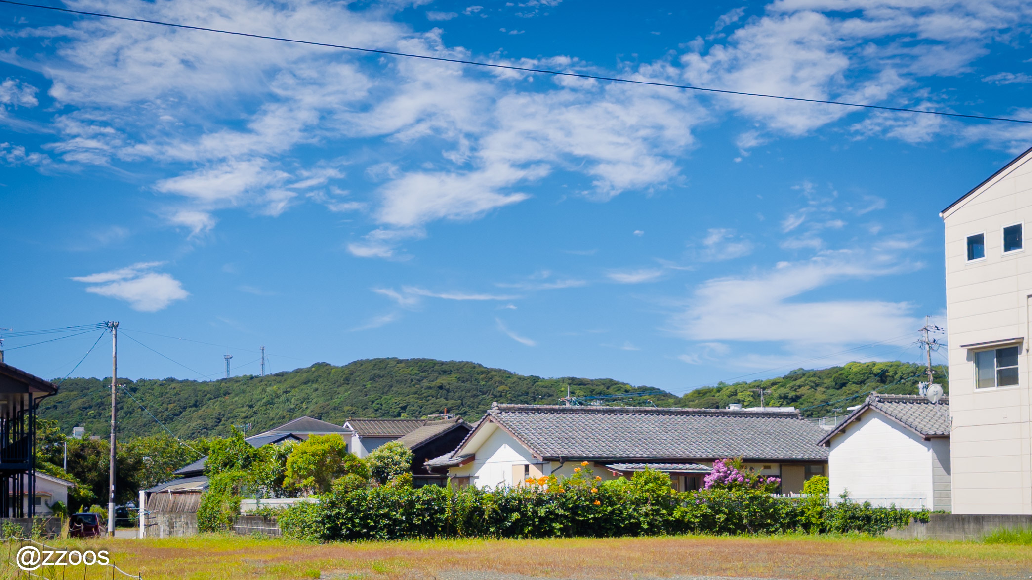 阿久根の澄んだ空と住宅