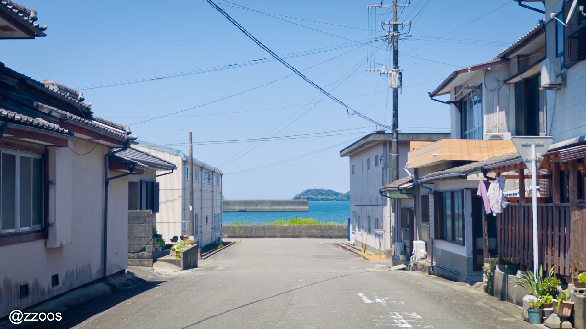 突きあたりに海が見える阿久根の路地