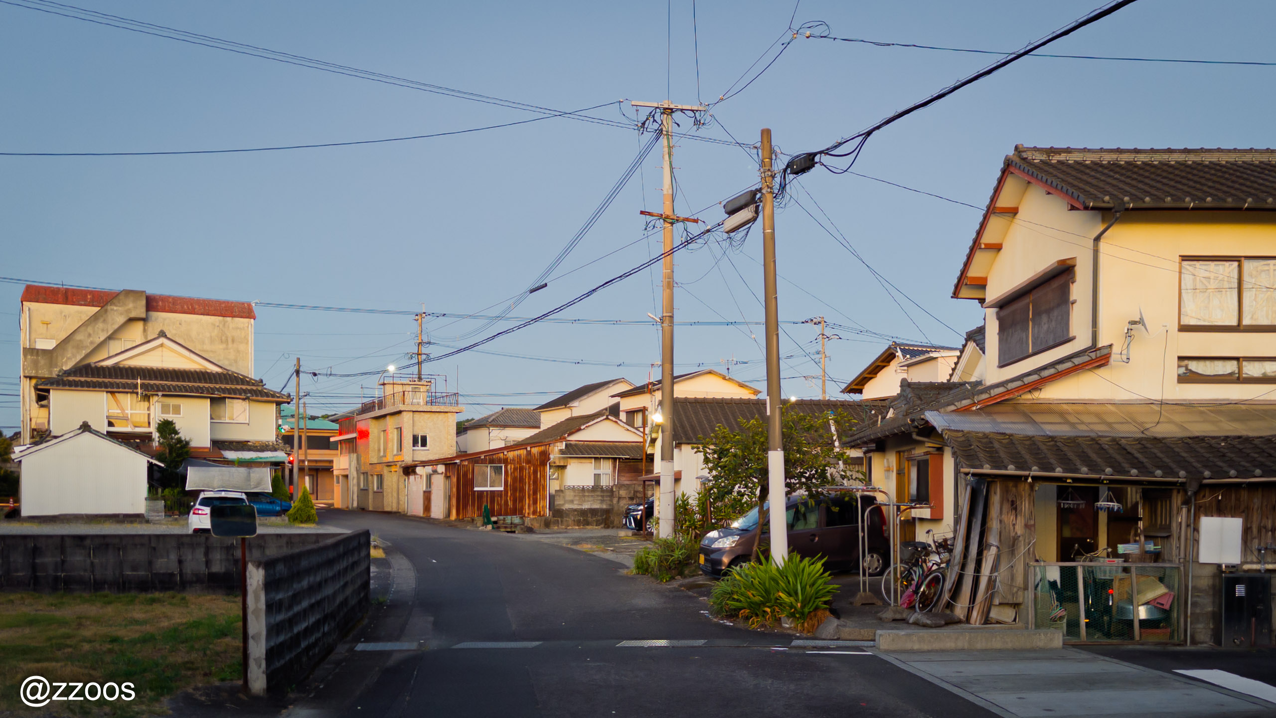 高松川をわたる橋と繁華街