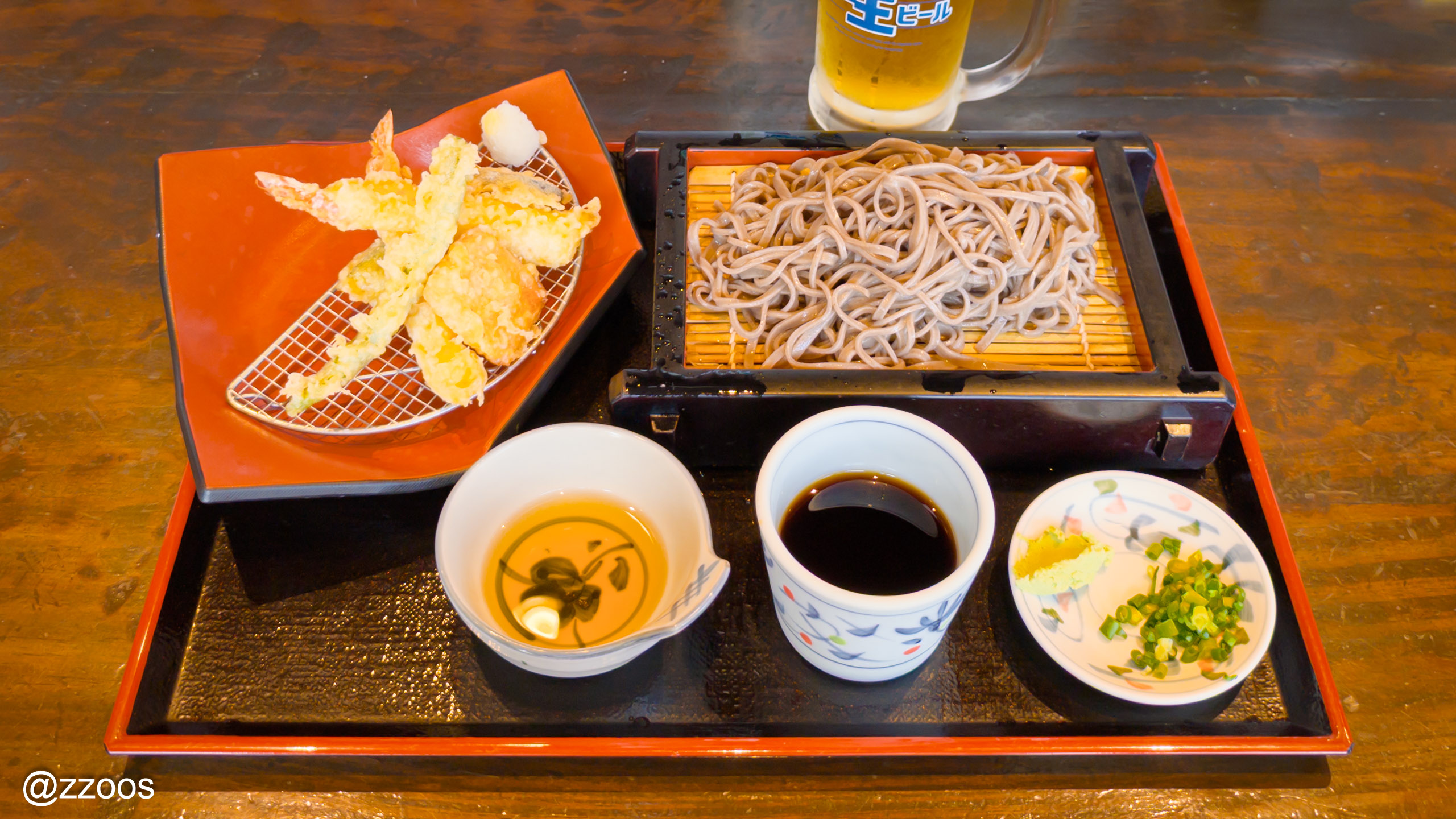 A tenzaru set with tempura and zaru soba