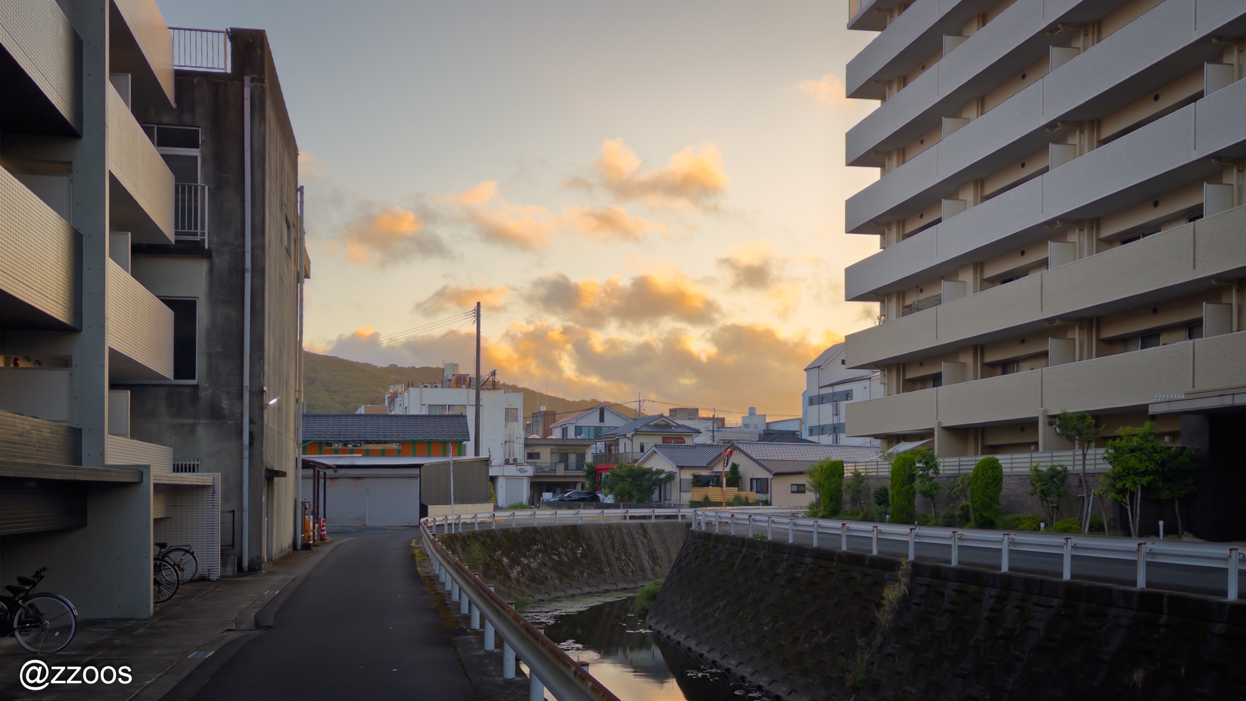 大きく曲がりながら流れる春田川