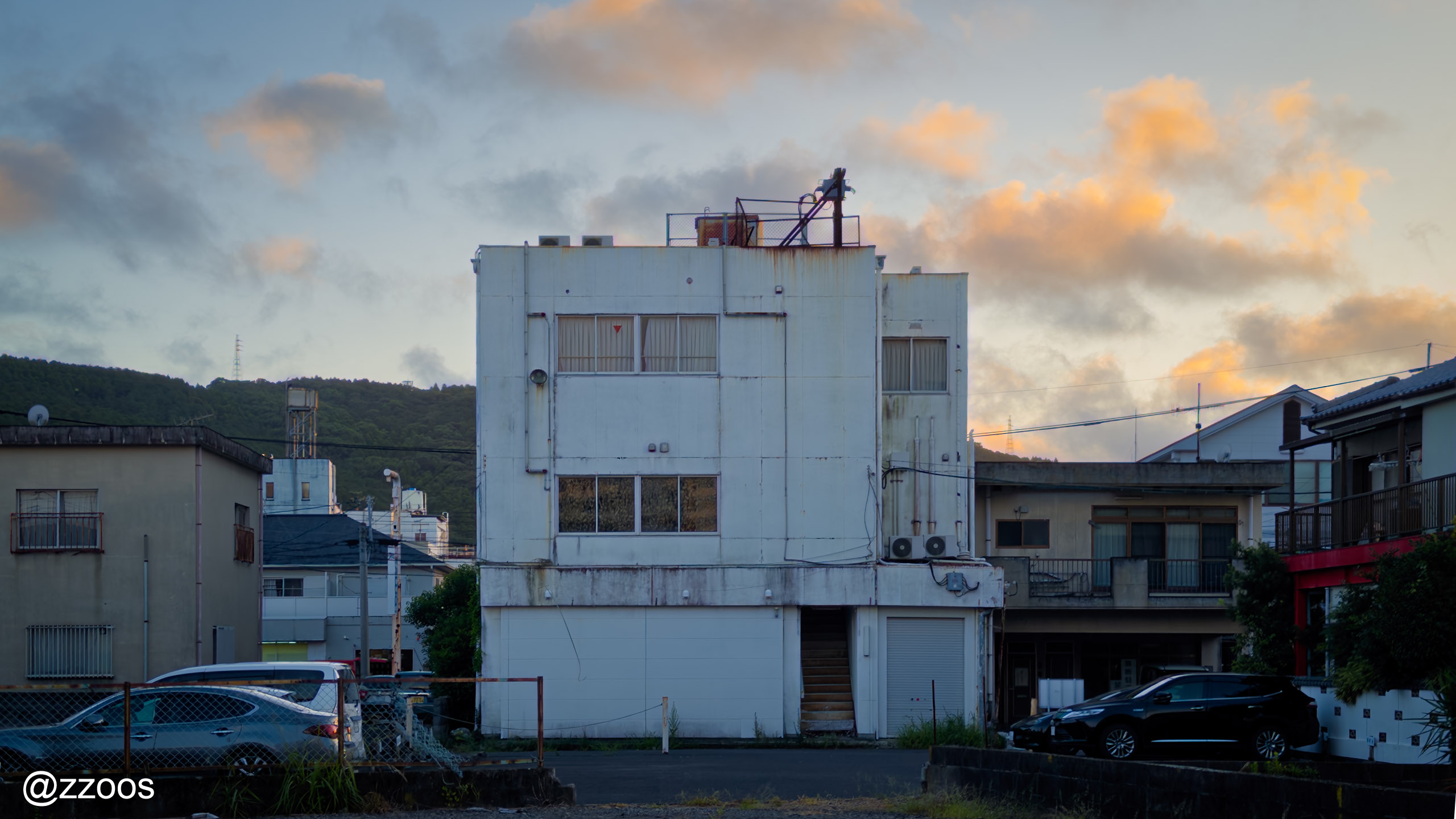 しずかで古びた薩摩川内の小さな街の路地