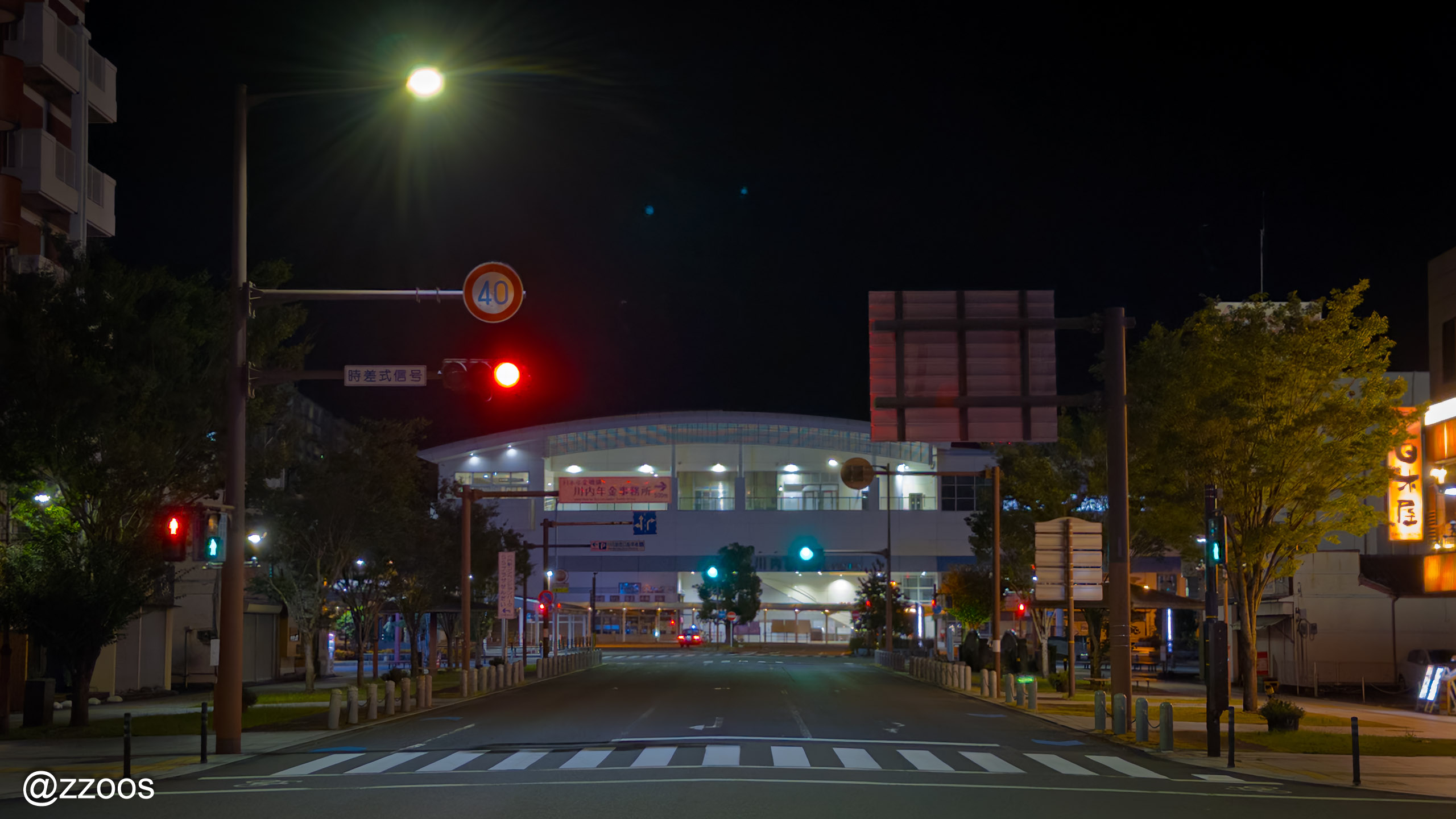真夜中の川内駅舎