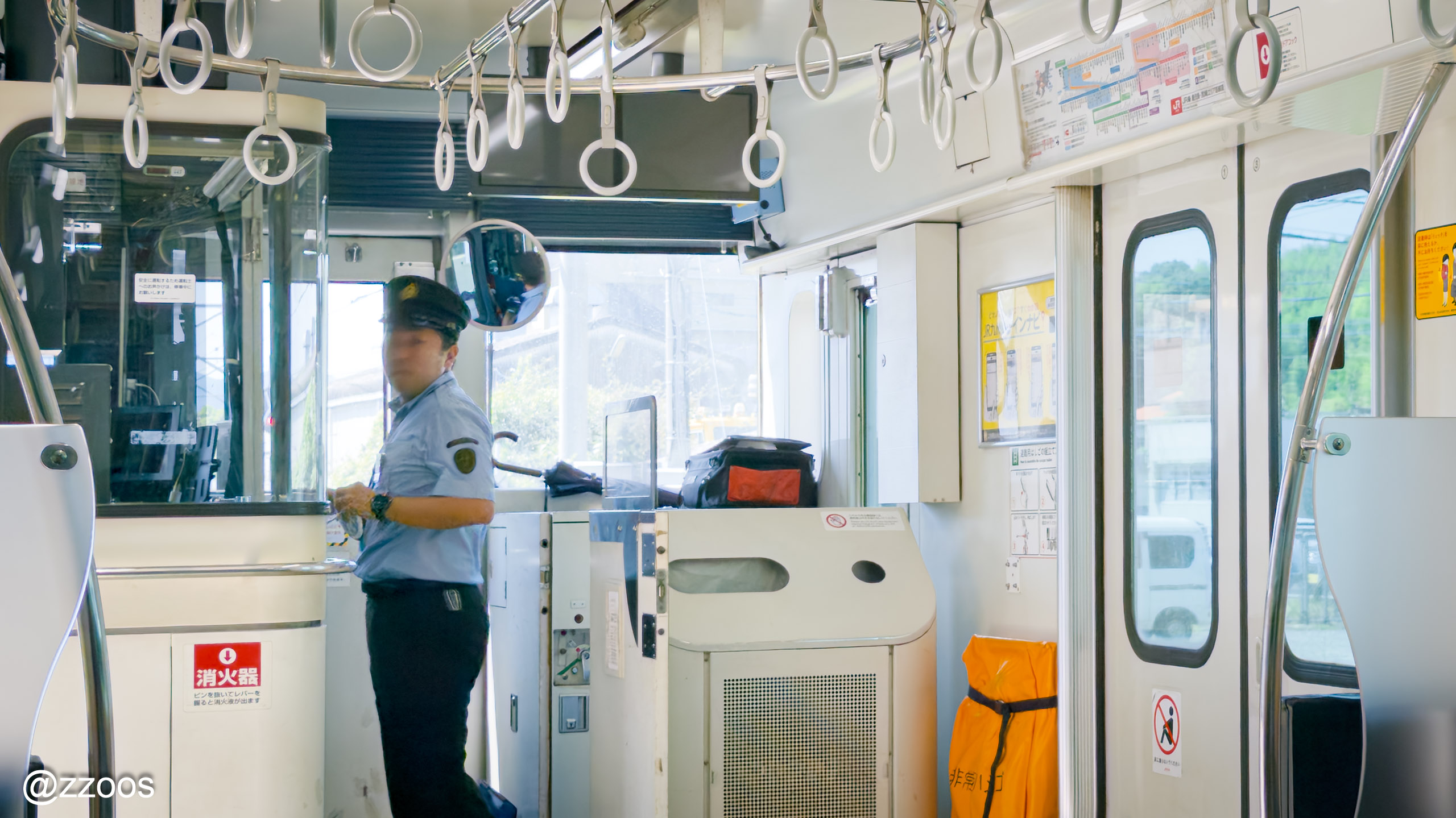 鹿児島本線の車内の風景