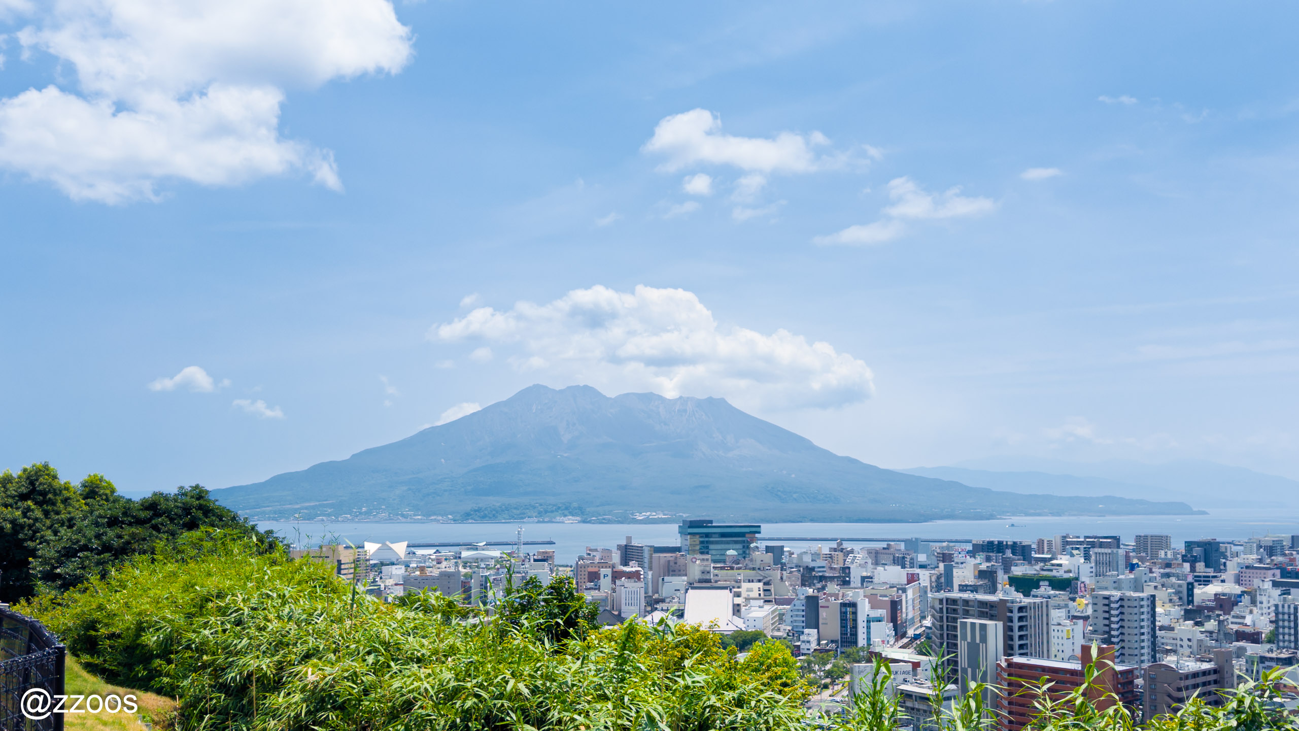 城山ホテル鹿児島の前からみた桜島