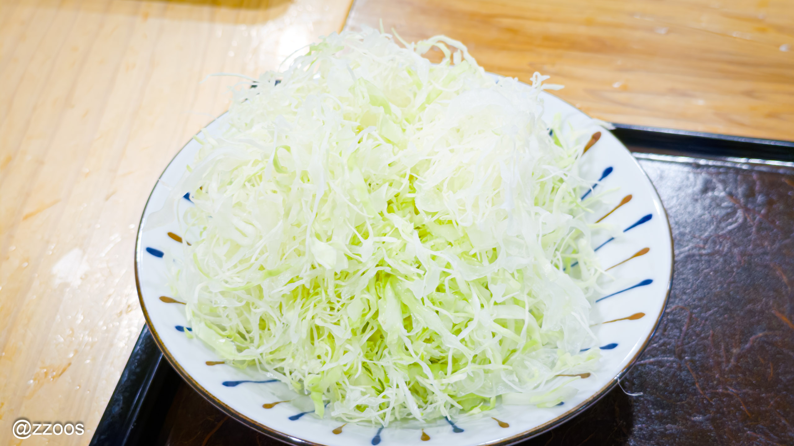 The cabbage salad served with tonkatsu