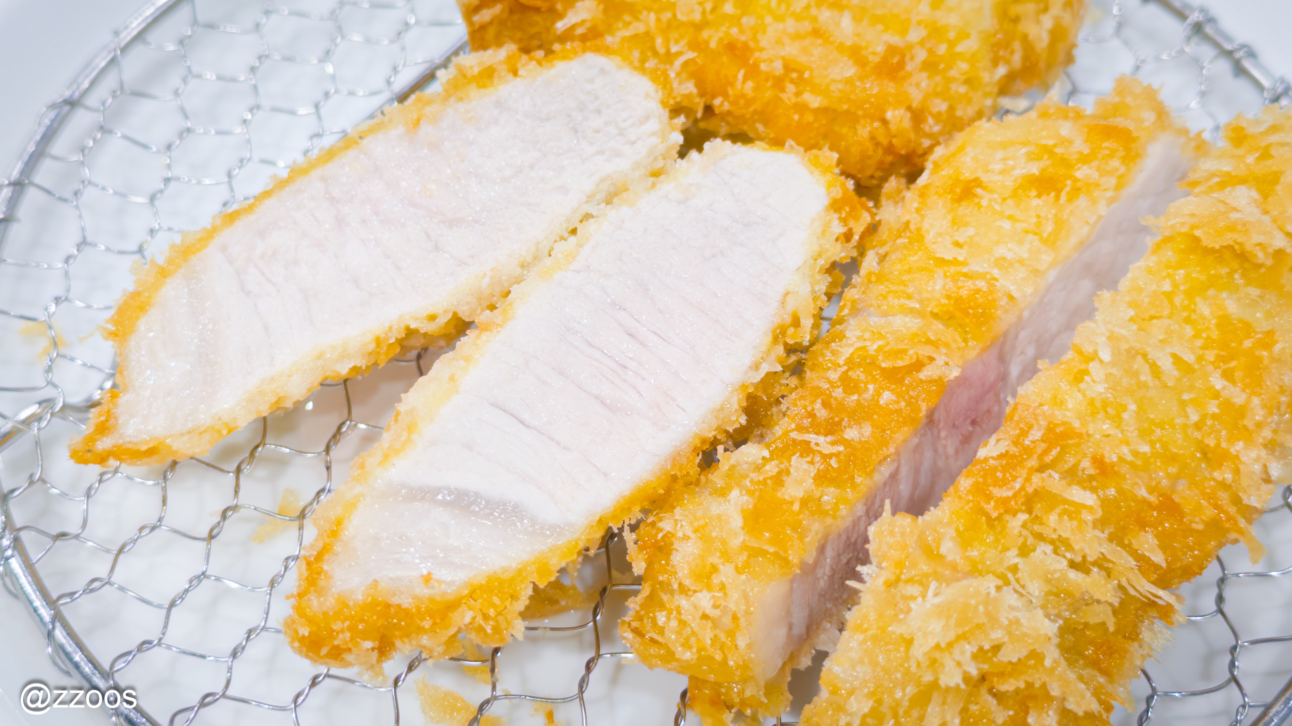 Three pieces of Kagoshima kurobuta loin cutlet in pale batter