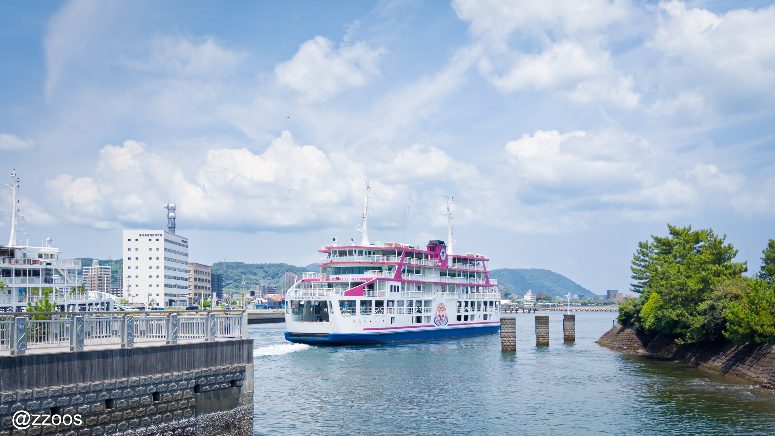 Ferry leaving the port next to Kagoshima City Aquarium for Sakurajima